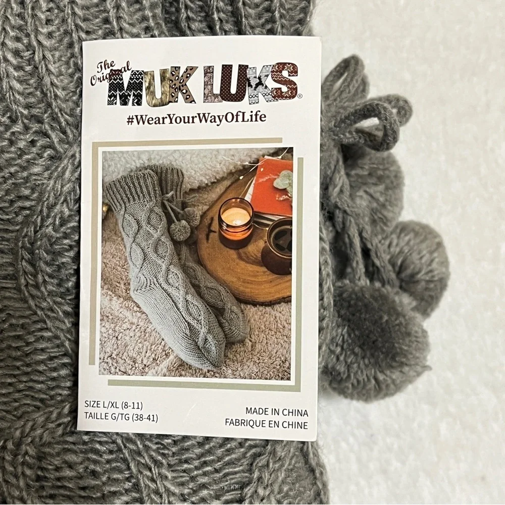 Muk Luks Women’s Pom Pom Cabin Knit Socks Gray Size L/XL 8–11 NWT